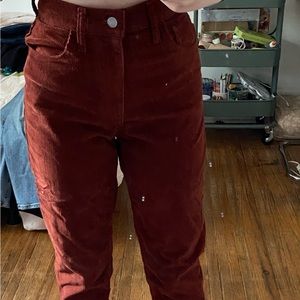 Levi’s high waisted mom corduroy pants! Great for the fall season!